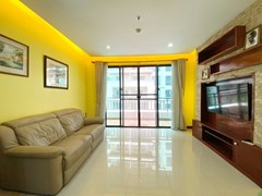 Condominium for rent Pattaya showing the living room 