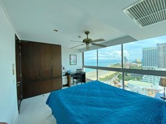 Condominium for sale Pattaya showing the second bedroom with sea view 