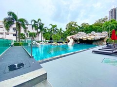 Condominium for sale Pratumnak Hill showing the communal pool 