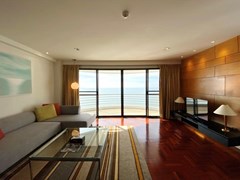 Condominium for sale Pratumnak showing the living room and balcony 