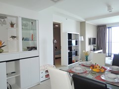 Condominium for sale Womgamat Beach Pattaya showing the dining area