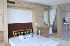 Condominium for sale Ocean Marina Pattaya showing the guest bedroom
