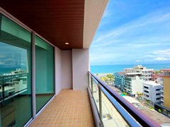 Condominium for rent Pattaya showing the balcony 