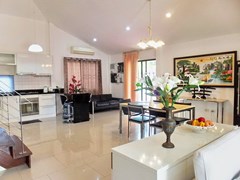 House for Sale East Pattaya showing the dining and kitchen 