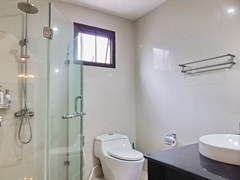 House for Rent East Pattaya showing the second bathroom 