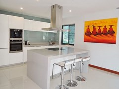 House for rent Bangsaray Pattaya showing the kitchen 