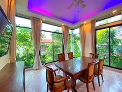 House for rent East Pattaya showing the dining area with garden view 