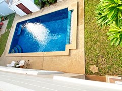 House for rent East Pattaya showing the pool view 
