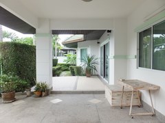 House for rent East Pattaya showing the carport and garden 