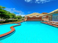 House for rent East Pattaya showing the communal pool 