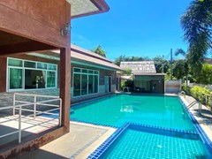 House for rent East Pattaya showing the communal pool and gymnasium 