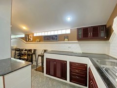 House for rent East Pattaya showing the counter and sink 