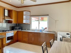 House for rent East Pattaya showing the dining and kitchen areas