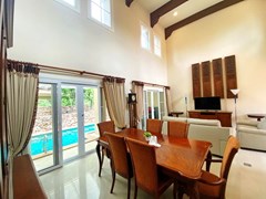 House for rent East Pattaya showing the dining and living areas 