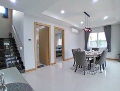 House for rent East Pattaya showing the dining area and third bathroom 