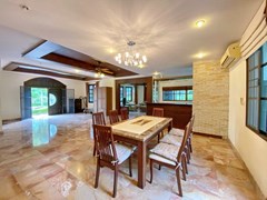 House for rent East Pattaya showing the dining area and entrance 