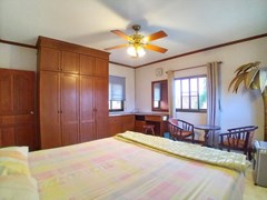 House for rent South Pattaya showing the fourth bedroom with wardrobes 