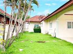 House for rent East Pattaya showing the garden 