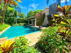 House for rent East Pattaya showing the garden and pool 