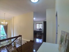 House for rent East Pattaya showing the hallway 