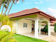 House for rent East Pattaya showing the house and carport 