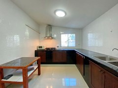 House for rent East Pattaya showing the kitchen