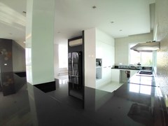 House for rent East Pattaya showing the kitchen 