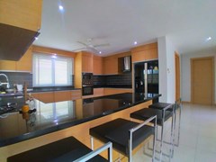 House for rent East Pattaya showing the kitchen
