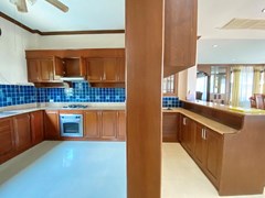 House for rent East Pattaya showing the kitchen and counter 