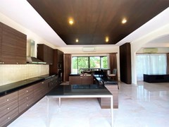 House for rent East Pattaya showing the kitchen area 