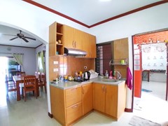 House for rent South Pattaya showing the kitchen