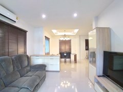 House for rent East Pattaya showing the living and dining areas 