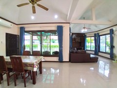 House for rent East Pattaya showing the living and dining areas 