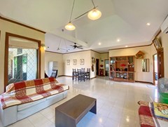 House for rent East Pattaya showing the living and dining areas 