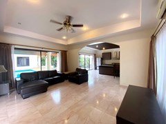 House for rent East Pattaya showing the living and kitchen areas 