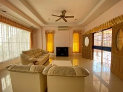 House for rent East Pattaya showing the living area 