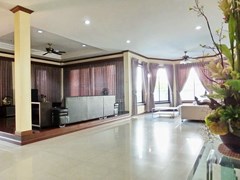 House for rent East Pattaya showing the 2 distinct living areas 