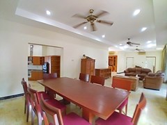 House for rent East Pattaya showing the living, dining and kitchen areas  