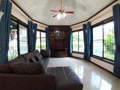 House for rent East Pattaya showing the living room 