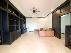 House for rent East Pattaya showing the living room 