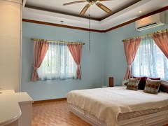 House for rent East Pattaya showing the master bedroom
