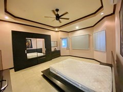 House for rent East Pattaya showing the master bedroom suite 