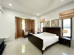 House for rent East Pattaya showing the master bedroom 