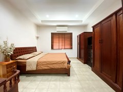 House for rent East Pattaya showing the master bedroom 