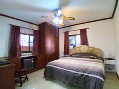 House for rent South Pattaya showing the master bedroom 