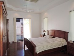 House for rent East Pattaya showing the master bedroom poolside 