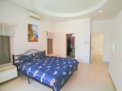 House for rent East Pattaya showing the master bedroom suite 