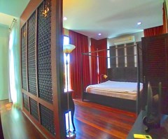 House for rent East Pattaya showing the master bedroom with walk-in wardrobes 