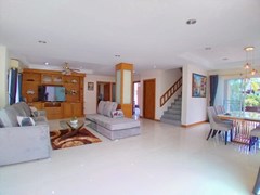 House for rent East Pattaya showing the open plan living area 