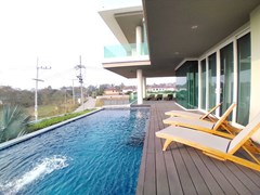 House for rent East Pattaya showing the poolside terrace 